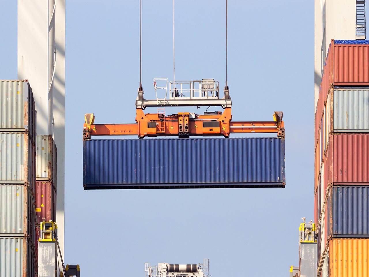 Container som lossas/lastas